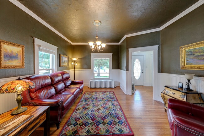 Photo - 317 W Brundage St