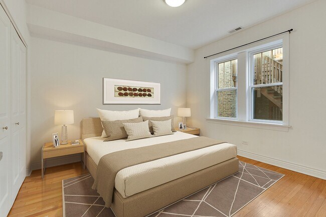 Photo - 4861 N Hermitage Ave Unit 1E