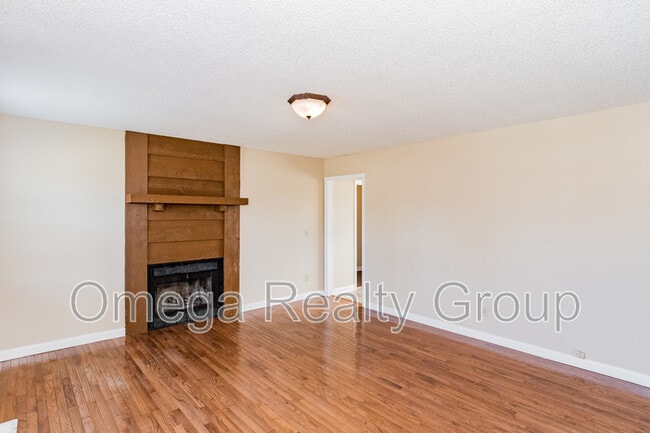 Photo - 1031 Oak Blvd