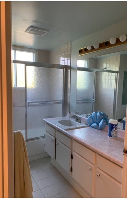 Full bathroom - 1483 Tolmie Pl