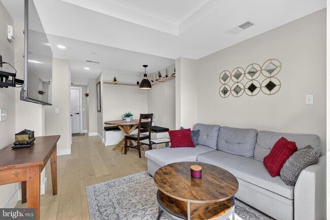 Photo - 919 12th St NE Unit 305