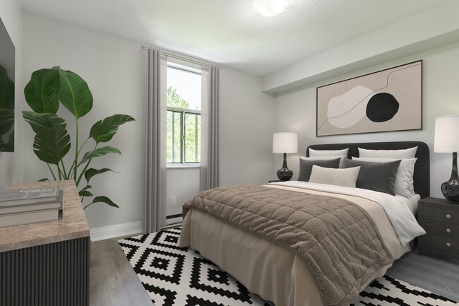 Photo - 45 Charlton Ave W