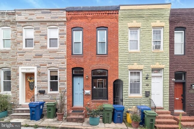 Building Photo - 229 S Madeira St Rental