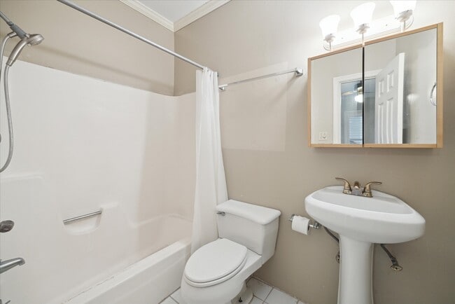 Photo - 321 W 13th St