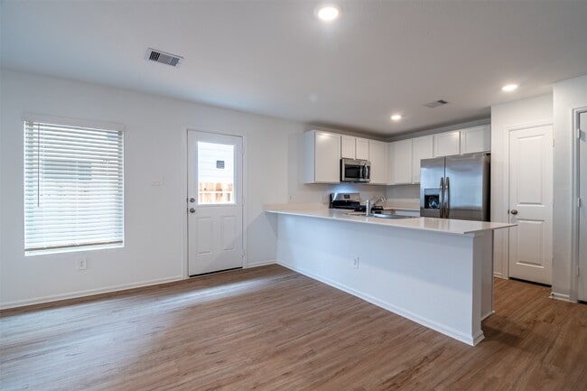 Photo - 1508 Las Cuevas Dr