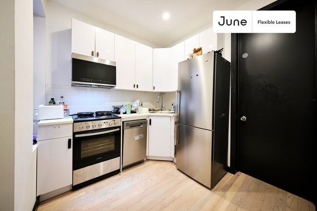 Building Photo - 17-16 Linden St Rental