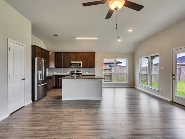 Photo - 8216 Tourmaline Wy
