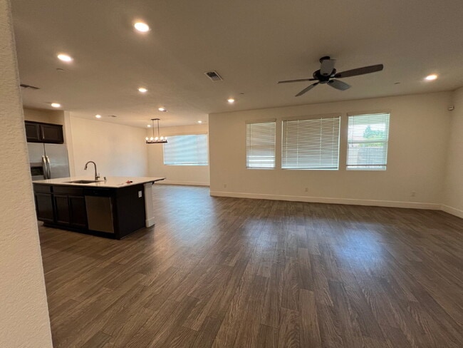 2343 Explorador Dr