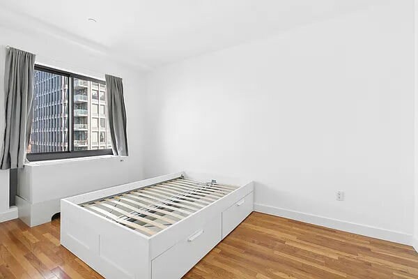 Photo - 42-35 Main St Unidad 12D