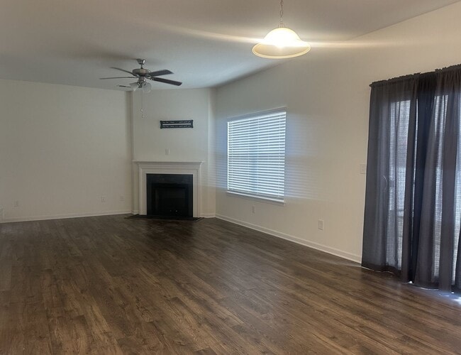 Photo - Spacious 3Bed/2.5Bath home in Maryville City Schools district only $2400/month - AVAILABLE NOW