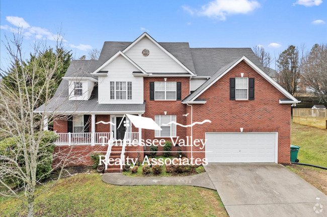 Building Photo - Stunning 5-Bedroom, 3-Bathroom Brick Home ...