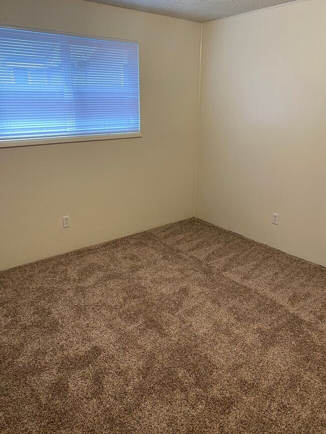 One Bedroom Apartment! Close to it All!!! House Rental in Medford, OR
