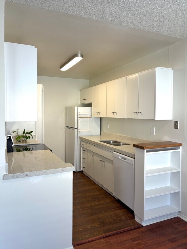 5400 Newcastle Ave Unit 66