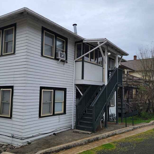 721 SE Kane St