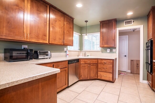 Photo - House for Rent in Redlands