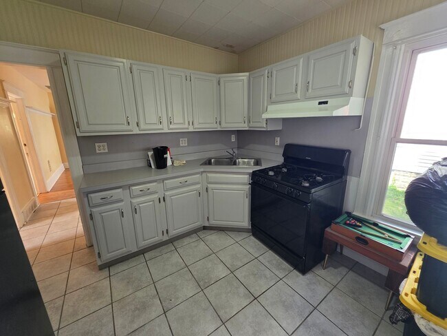 35 Manitou Ave Unit 1