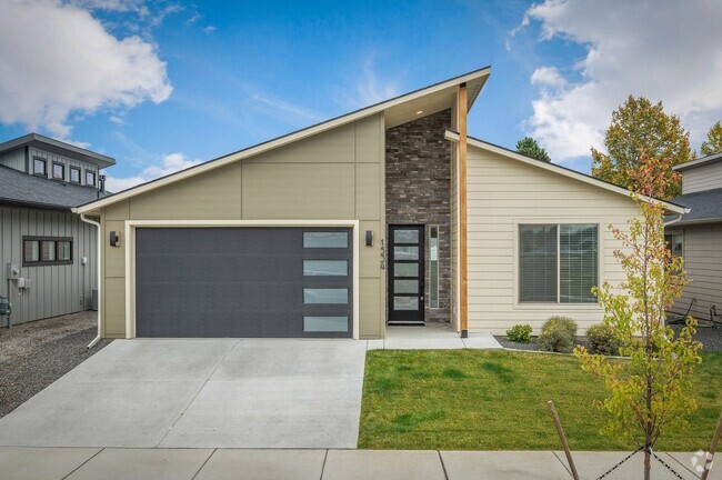 Building Photo - CDA Place Neighborhood- upgraded 3 bed 2 b... Rental