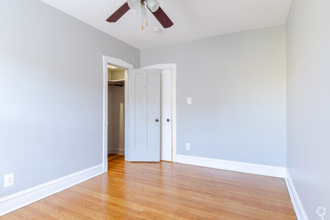 2BR, 2BA - 870SF