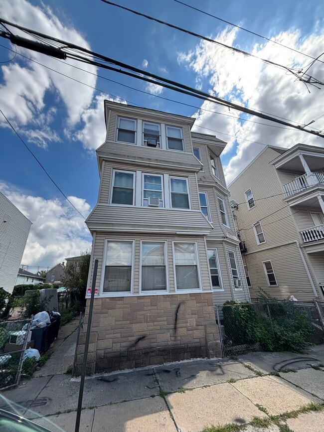Building Photo - 218 Geneva St Unit 6 Rental