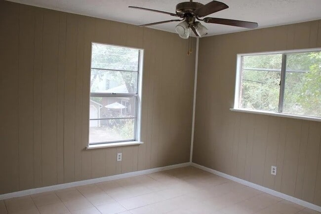 Photo - 902 Euclid St