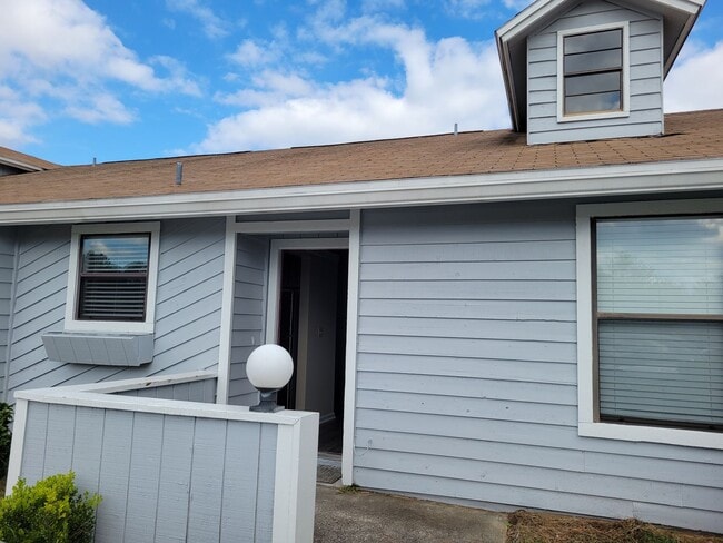 Building Photo - $1150 - 2/2 - Jefferson Square - Move in S... Rental