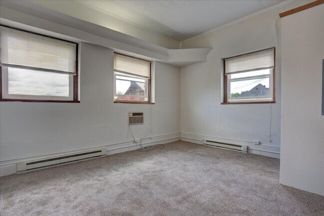 Photo - Cozy Studio Apartment - Menomonie, WI Unit 4 - Studio