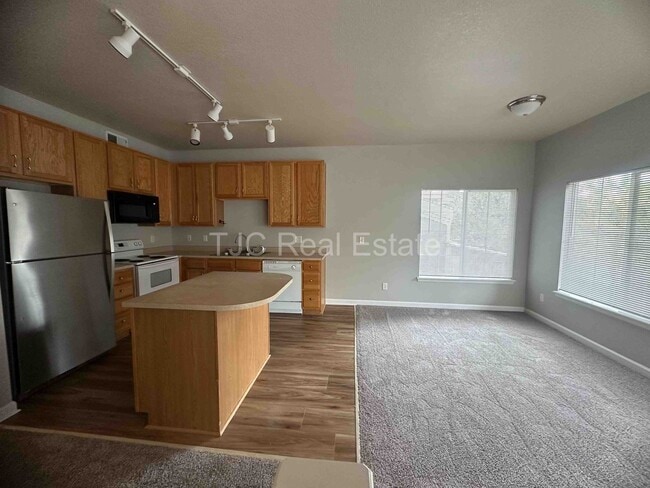 Photo - 8105 E 11th Ave