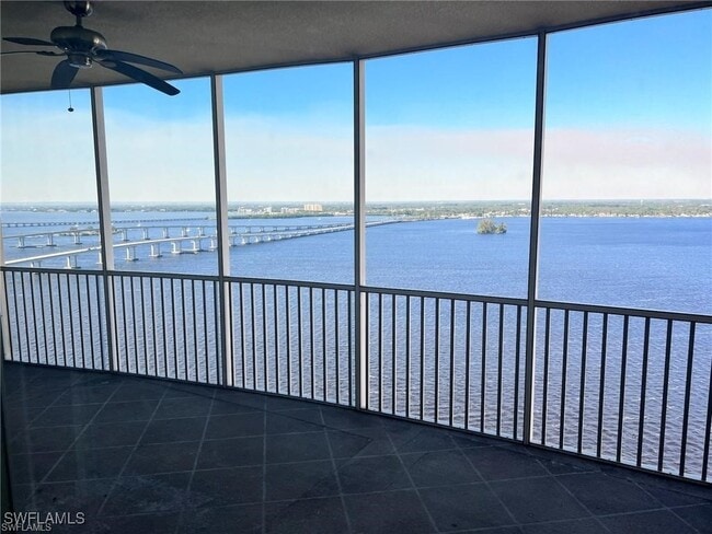 Photo - 2743 First St Unidad 2402