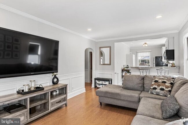 Building Photo - 47 N Maple Ave Rental