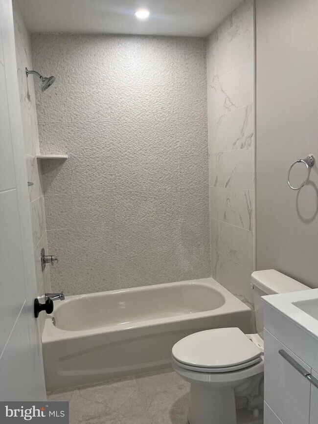 2220 N Franklin St Unit 3