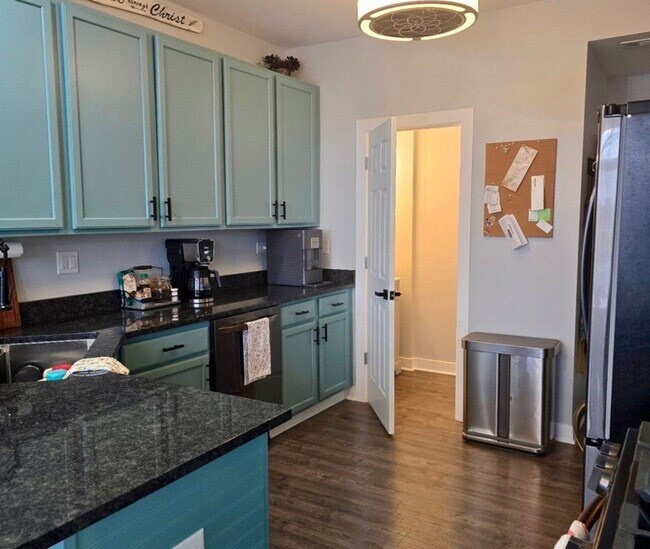 Photo - 571 Springbrook Trail N