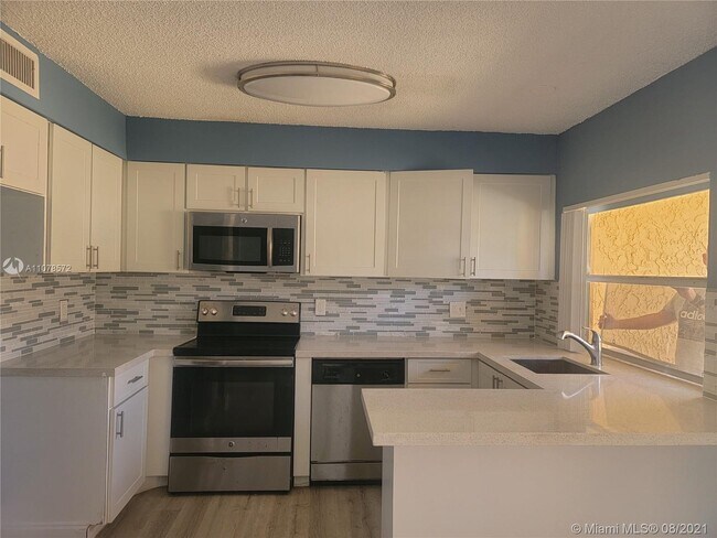 Photo - 4409 Treehouse Ln Unit 24F