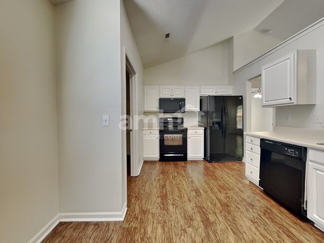 Photo - 204 Appleton Ln