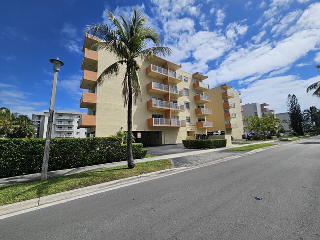 Photo - 3545 NE 167th St Unit 404