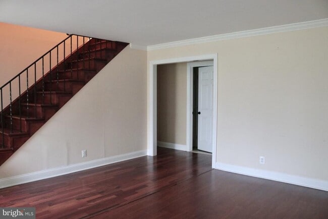 102 E Main St
