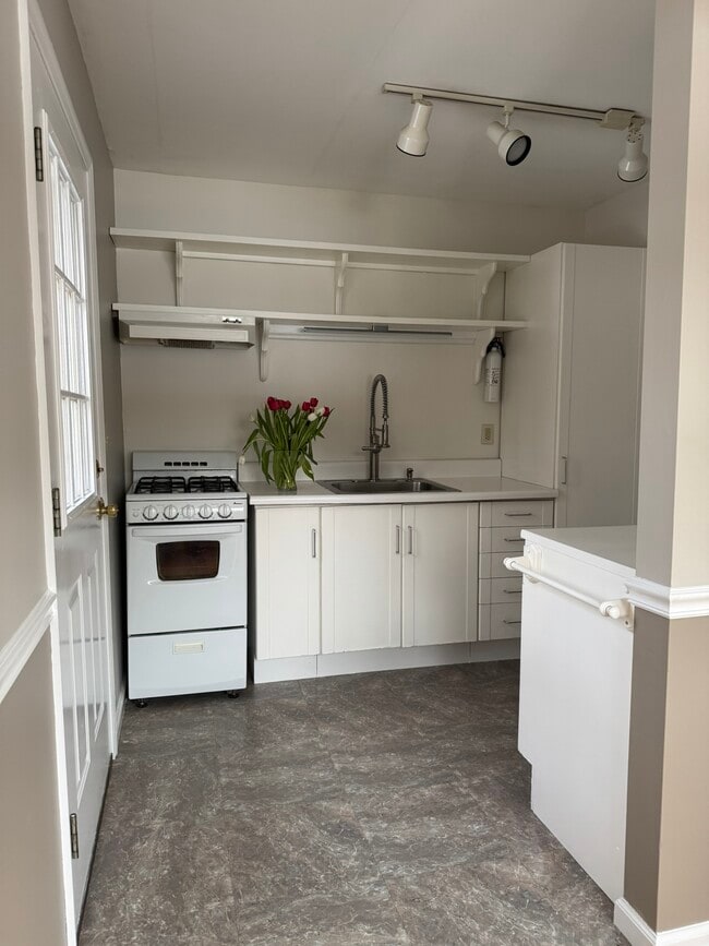 Galley kitchen with ample storage capacity - 75 Fostertown Rd Unit 75 Fostertown Road