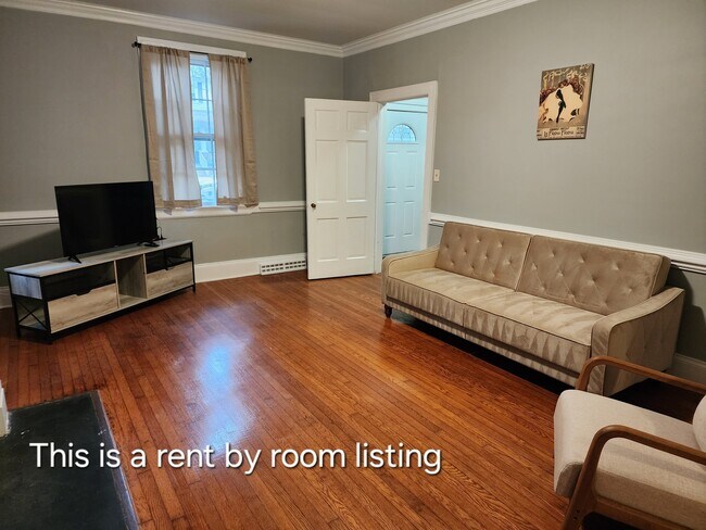 Photo - 558 Avent St