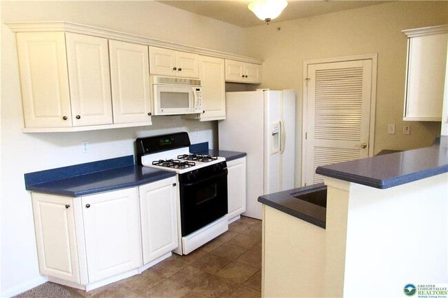 Photo - 929 Eden Terrace