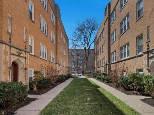 Building Photo - 2537 Prairie Ave Unit 2E