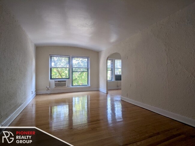 Building Photo - 556 W Arlington Pl
