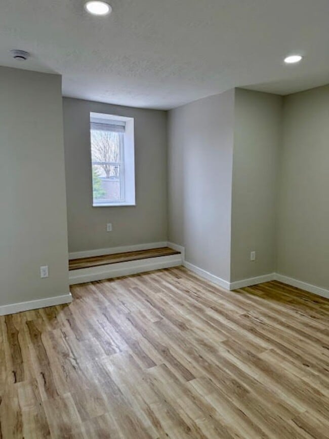 Photo - 939 Chateau Ave Unit Apt 1