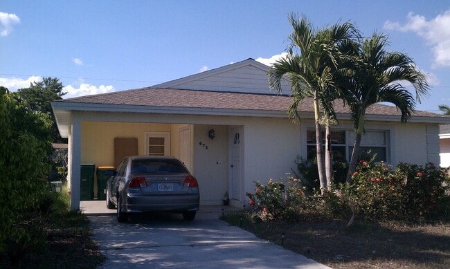 ** NAPLES PARK ** PET FRIENDLY ** CLOSE TO... - ** NAPLES PARK ** PET FRIENDLY ** CLOSE TO... House