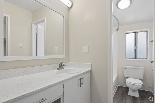Sierra Peak 2BR, 2BA - 1,032SF - Primary Bathroom
