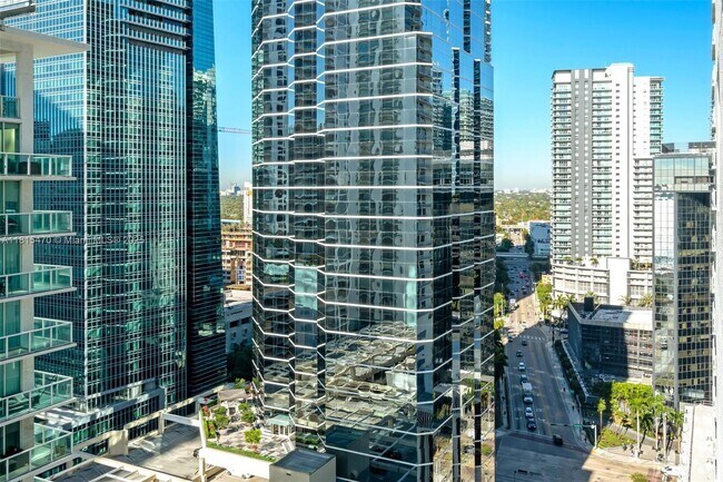 Building Photo - 1200 Brickell Bay Dr Unit 2409 Rental
