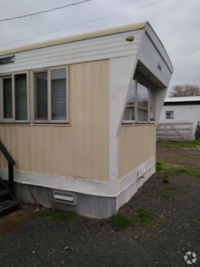 Building Photo - 1 bedroom, 1 bath in mobile home park