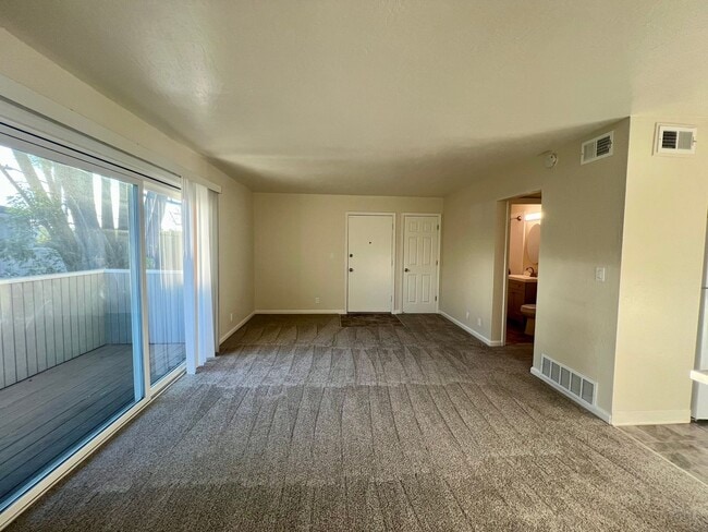 Photo - Renovated 2-bedroom, 1-bath Unit Unidad 3449-4