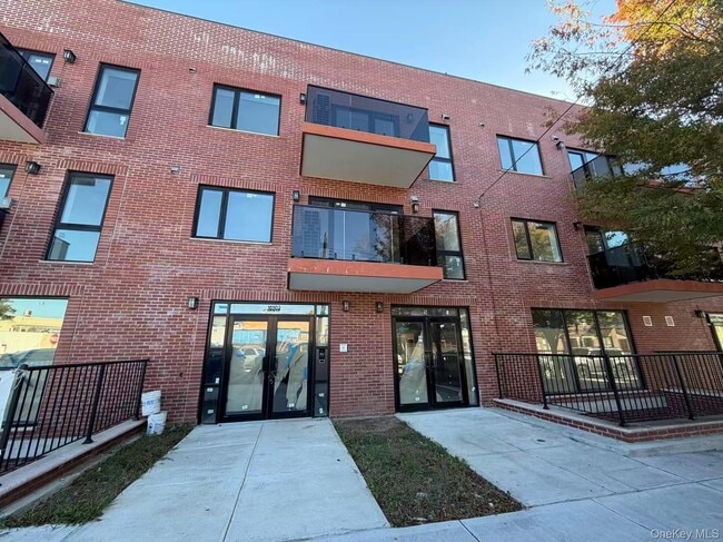Building Photo - 165-02 Sanford Ave Unit 202
