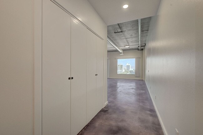 Photo - Modern Loft with City View