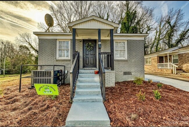 Photo - 1025 McArthur Ave Casa Unidad 2