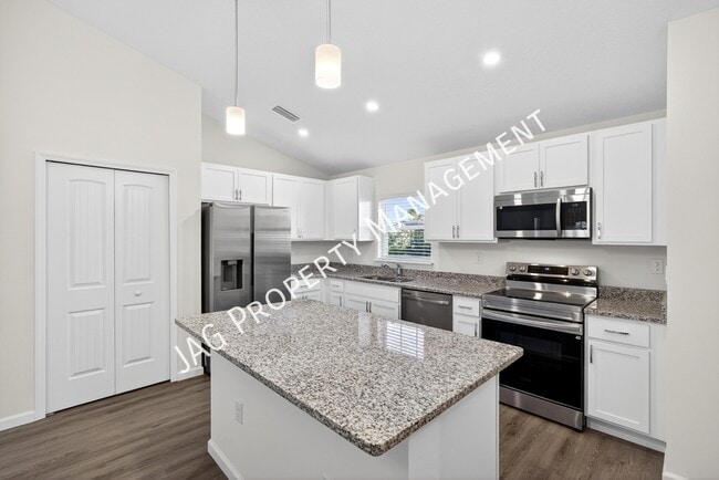 Photo - 1401 Degroodt Rd SW